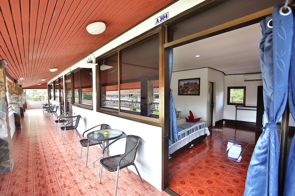 Lotus Hotel 33/50