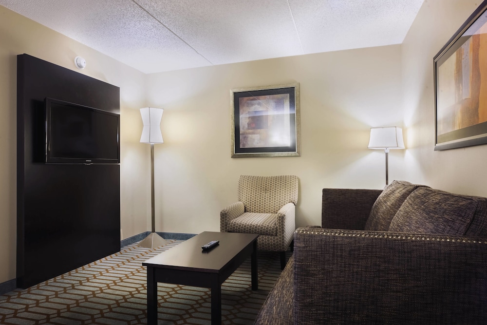 Delta Hotels By Marriott Fargo 26/53