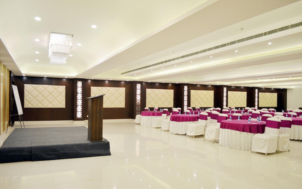 Gen X Casaya Inn Hotel Lucknow 13/20