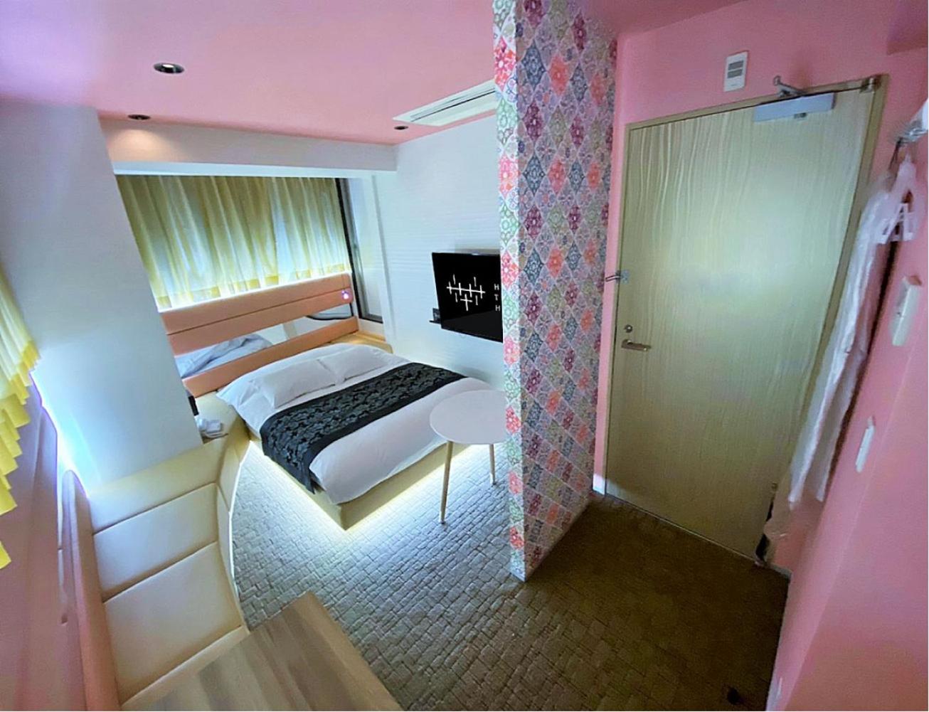 DELUXE, DOUBLE BED