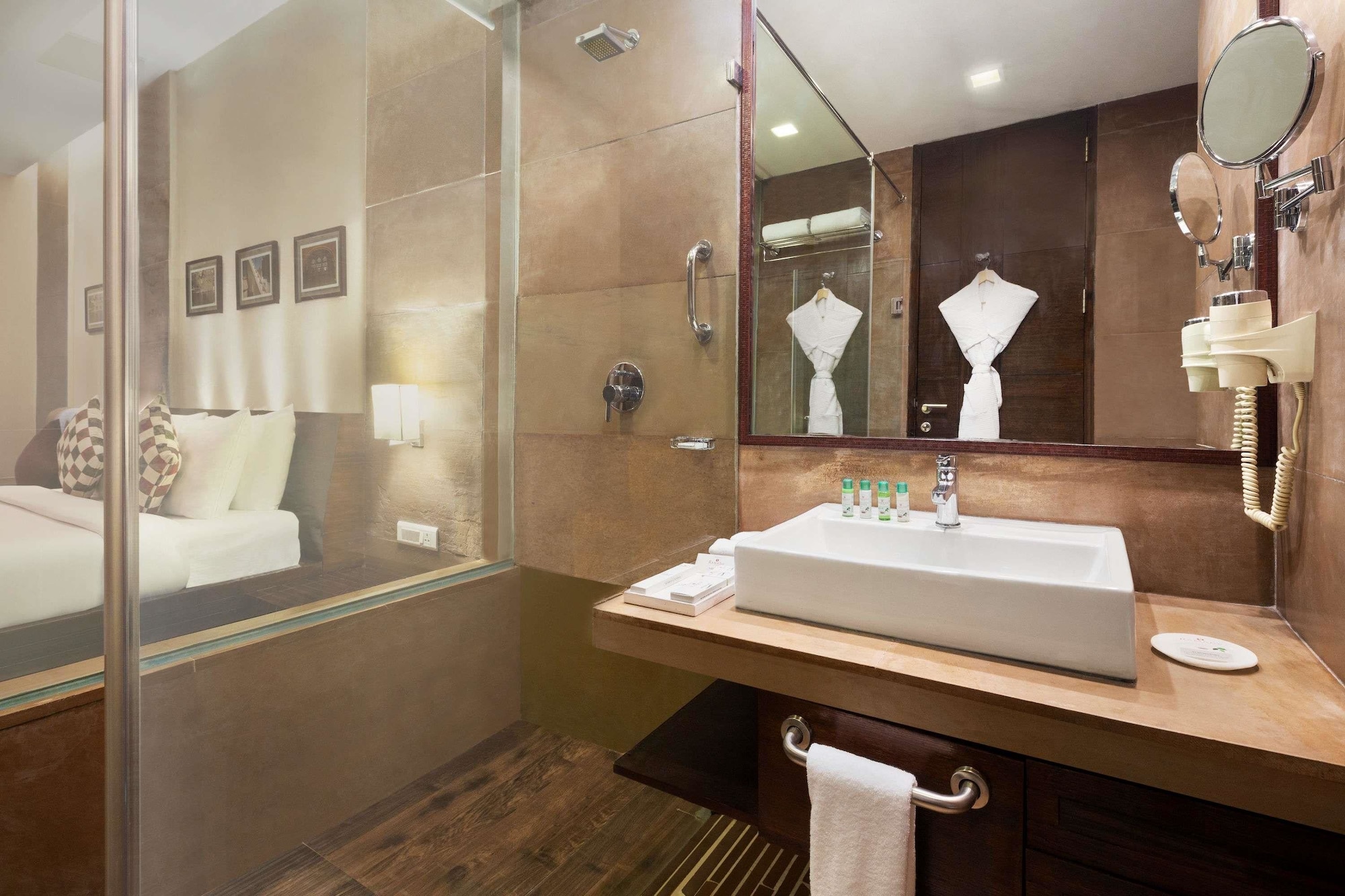 جناح بسرير كينج، Ramada by Wyndham Ajmer 7/8