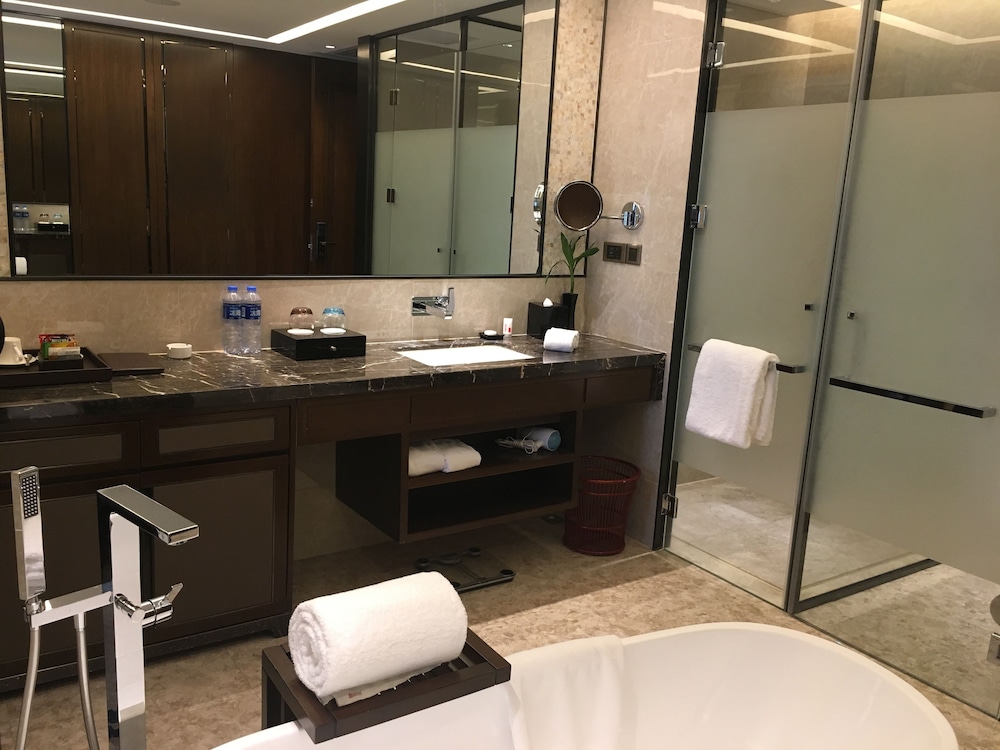 غرفة بسريرين منفصلين للمدخنين، Ramada by Wyndham Huizhou South 3/4