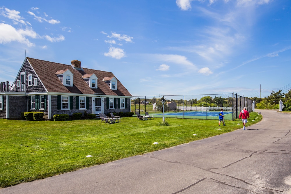 Lighthouse Inn 40/50