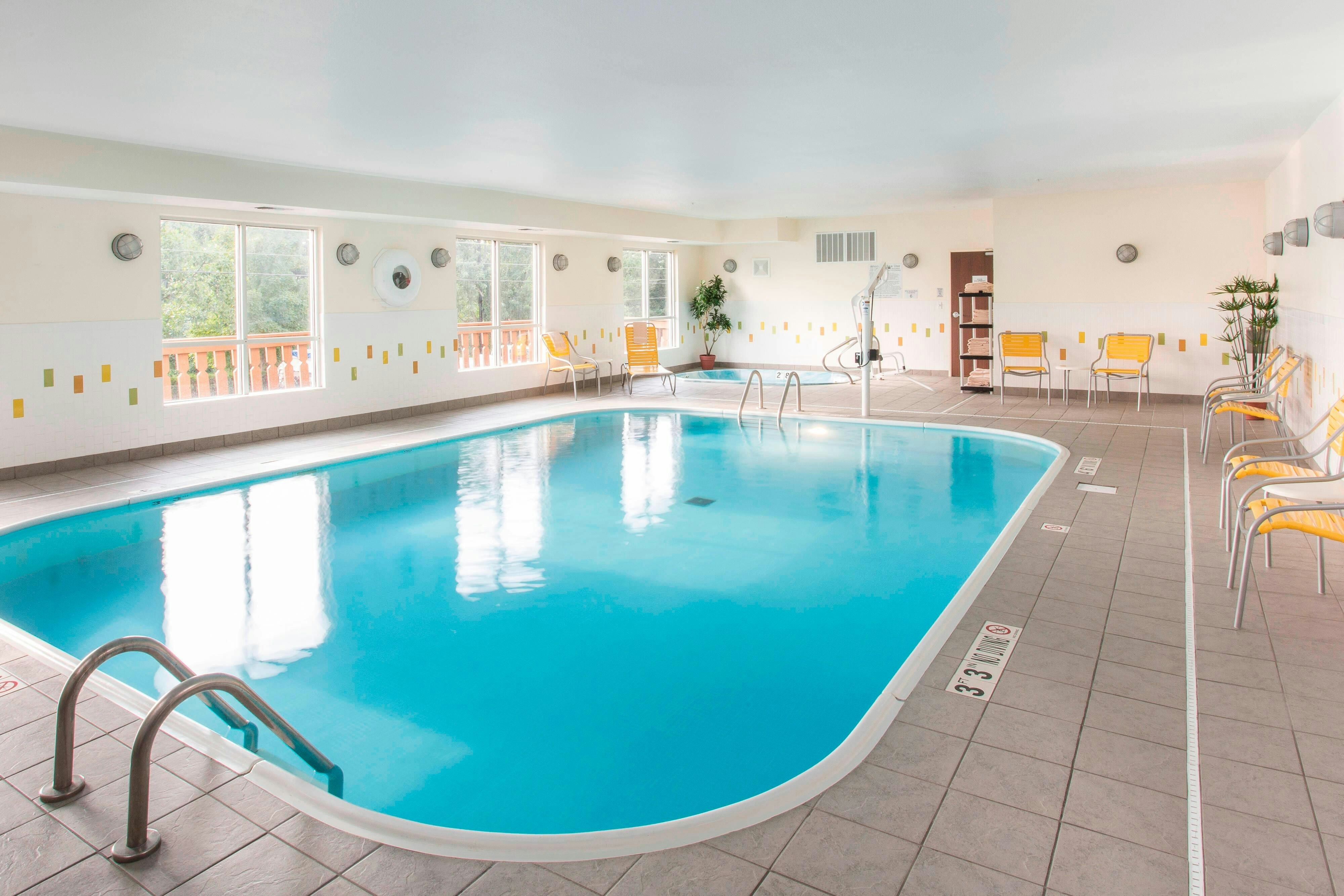 Fairfield Inn and Suites by Marriott Branson 13/23