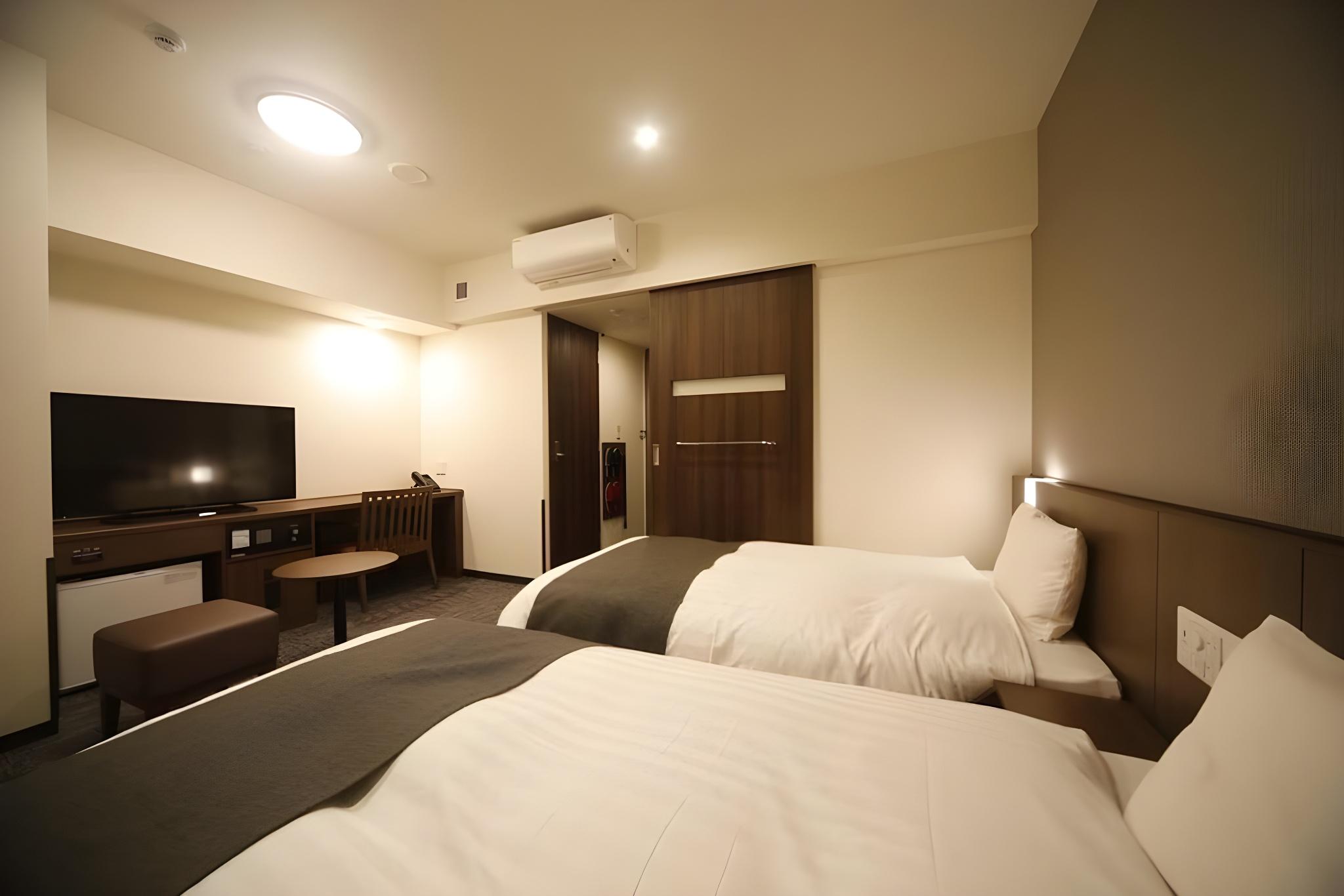 Deluxe, 1 Double and 1 Single Bed