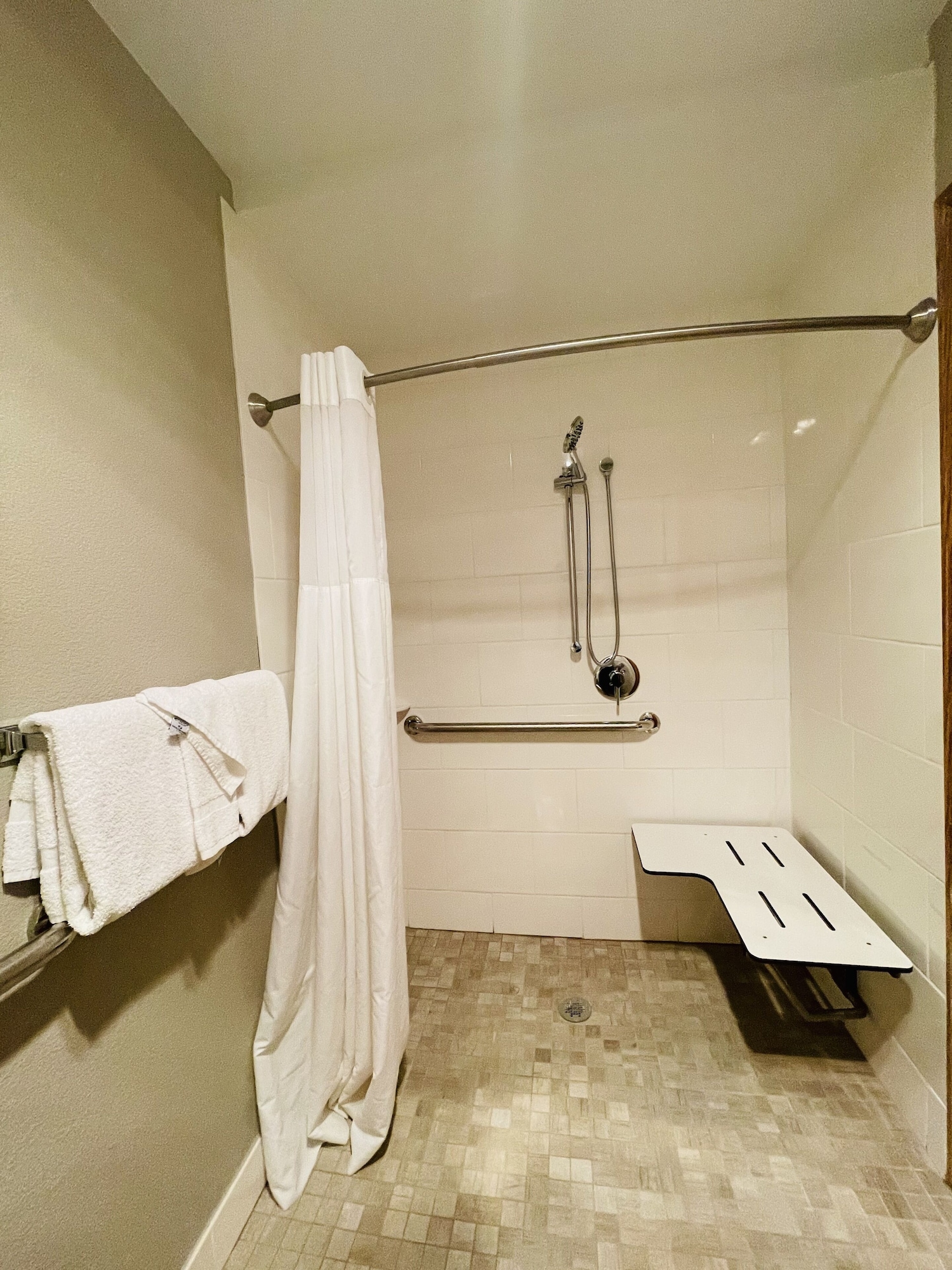 غرفة بسريرين مزدوجين لذوي الإعاقة، Sleep Inn & Suites Madison West 5/6