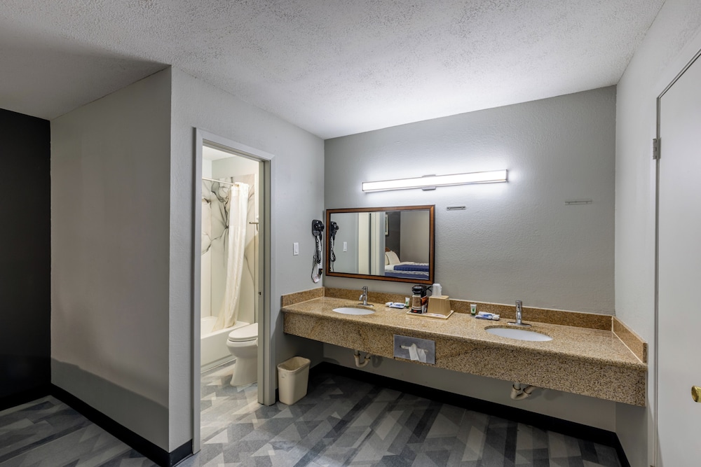 Freer Executive Inn and Studios by OYO 40/44