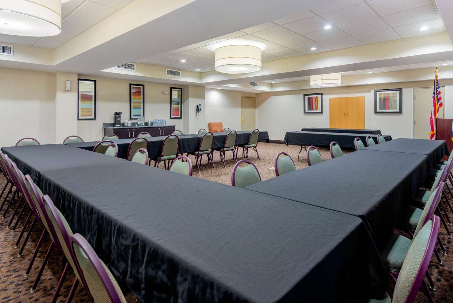 La Quinta Inn and Suites by Wyndham Elkview - Charleston NE 33/40