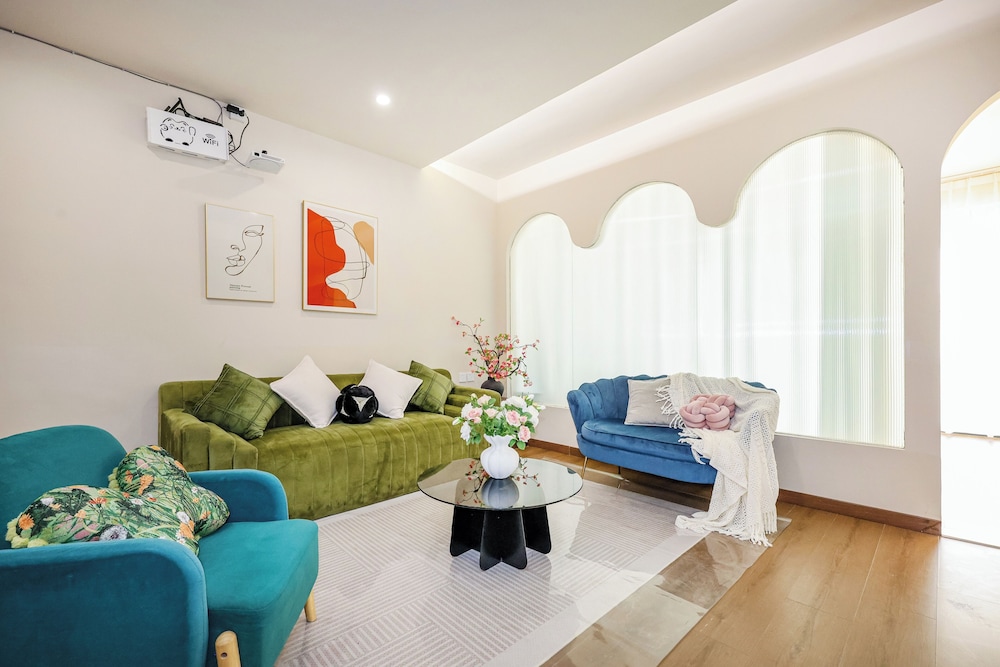 Baihong Riverview Drone Show Apartment 33/50