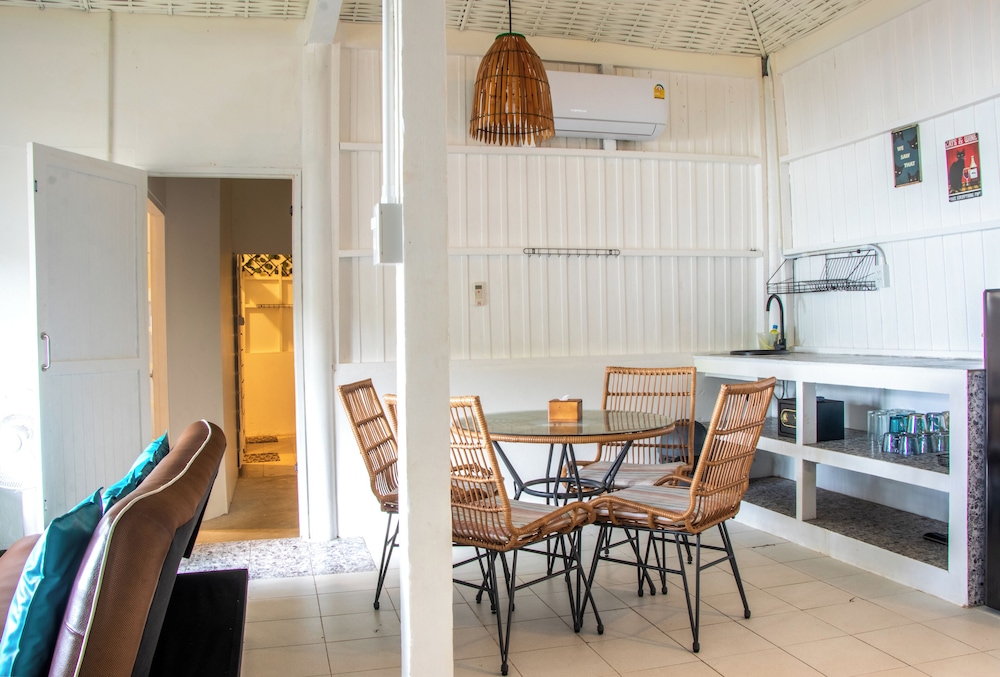 Cliff Cottage Resort 54/75