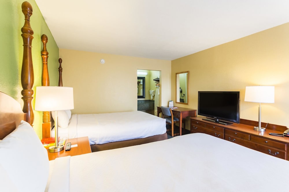 Econo Lodge White Pine Morristown I-81 & I-40 Split 15/37