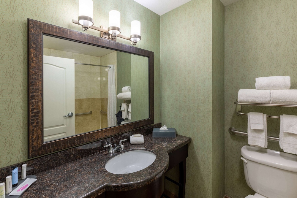 La Quinta Inn & Suites by Wyndham Fort Worth - Lake Worth 45/50