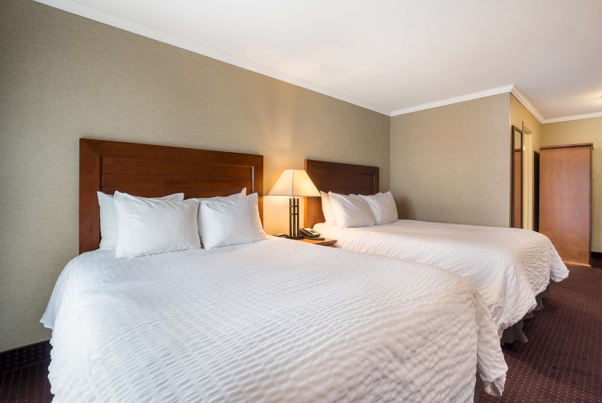 غرفة قياسية بسريرين مزدوجين، Best Western Plus Norwester Hotel and Conference Centre 2/8