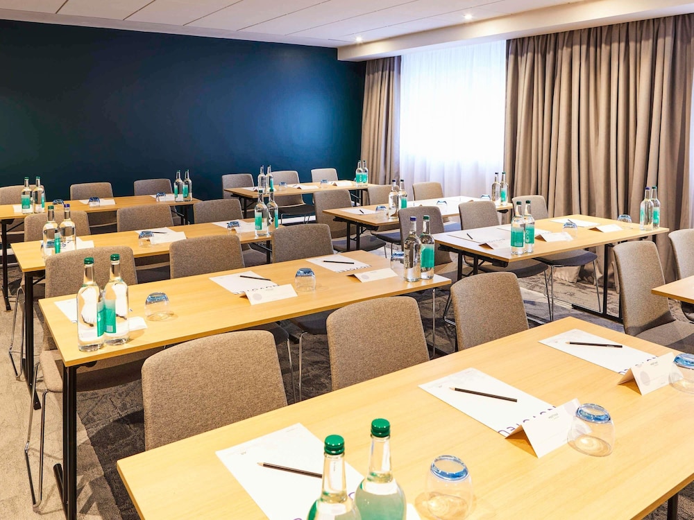 NOVOTEL BIRMINGHAM AIRPORT 61/66