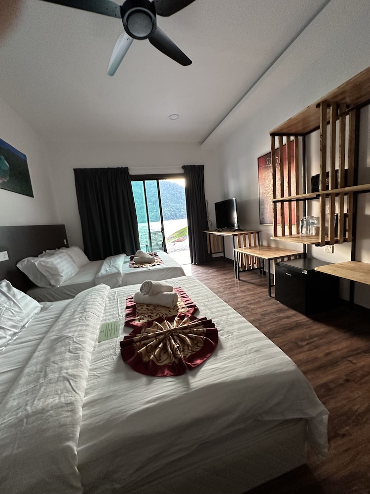 Family, 2 Queen Beds, Sea Front