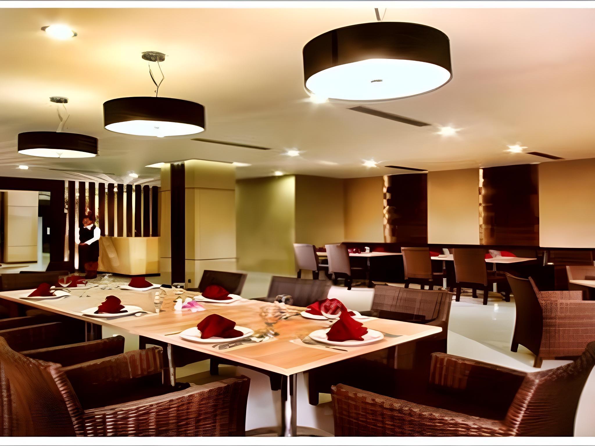 Orchardz Hotel Ayani 39/41
