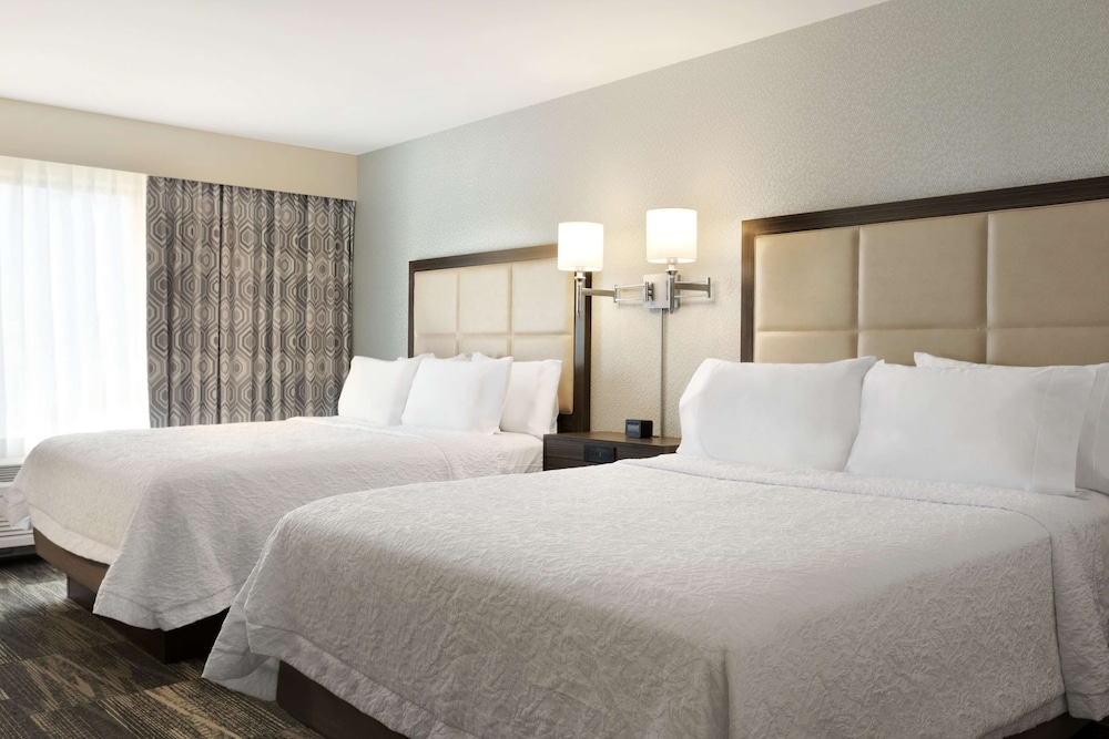 Hampton Inn and Suites Niles Warren OH 29/77
