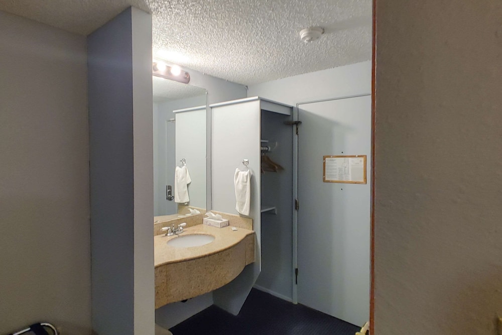غرفة قياسية بسريرين كوين، Rodeway Inn Seattle Airport 4/4