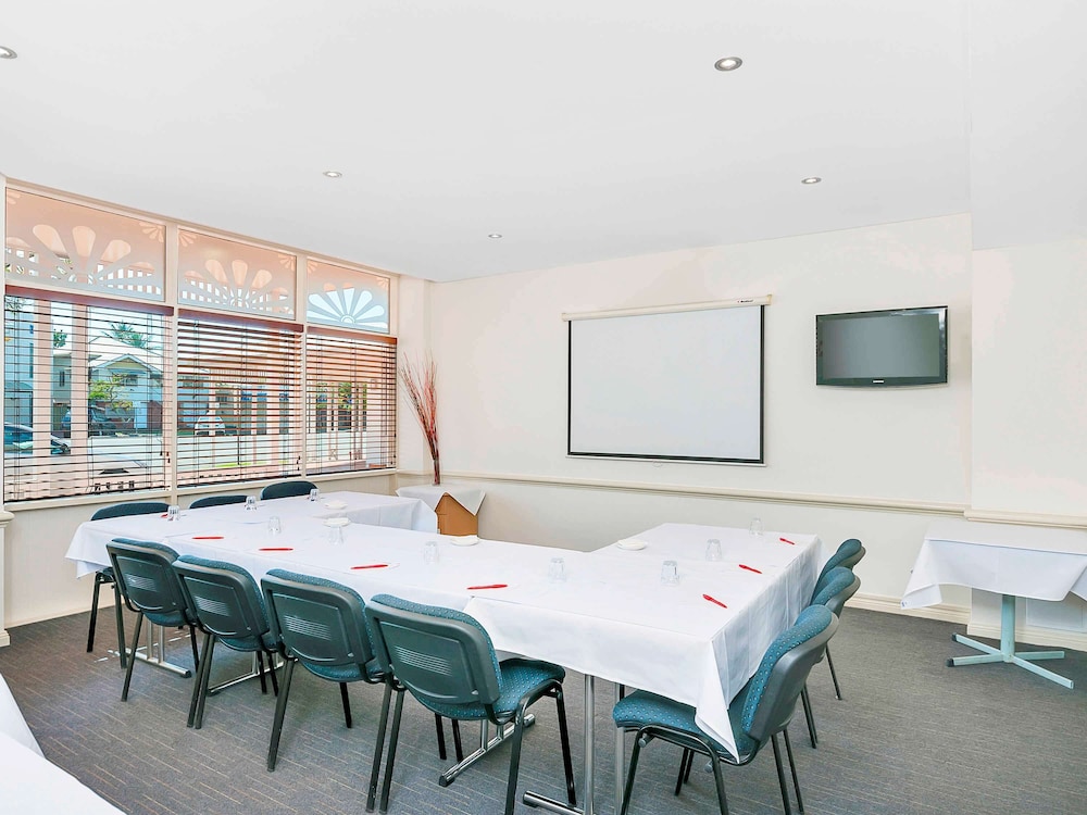 Mercure Cairns 57/64
