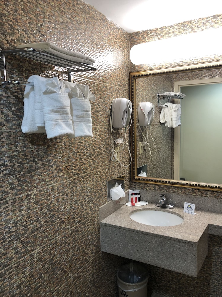 Days Inn by Wyndham Brooklyn 20/40