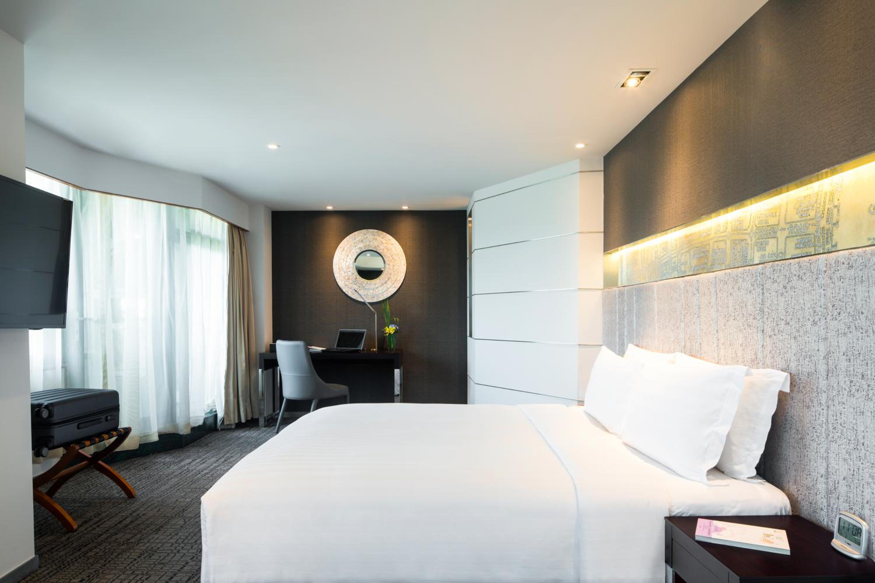 جناح جونيور، Grand Mercure Shanghai Hongqiao 3/6