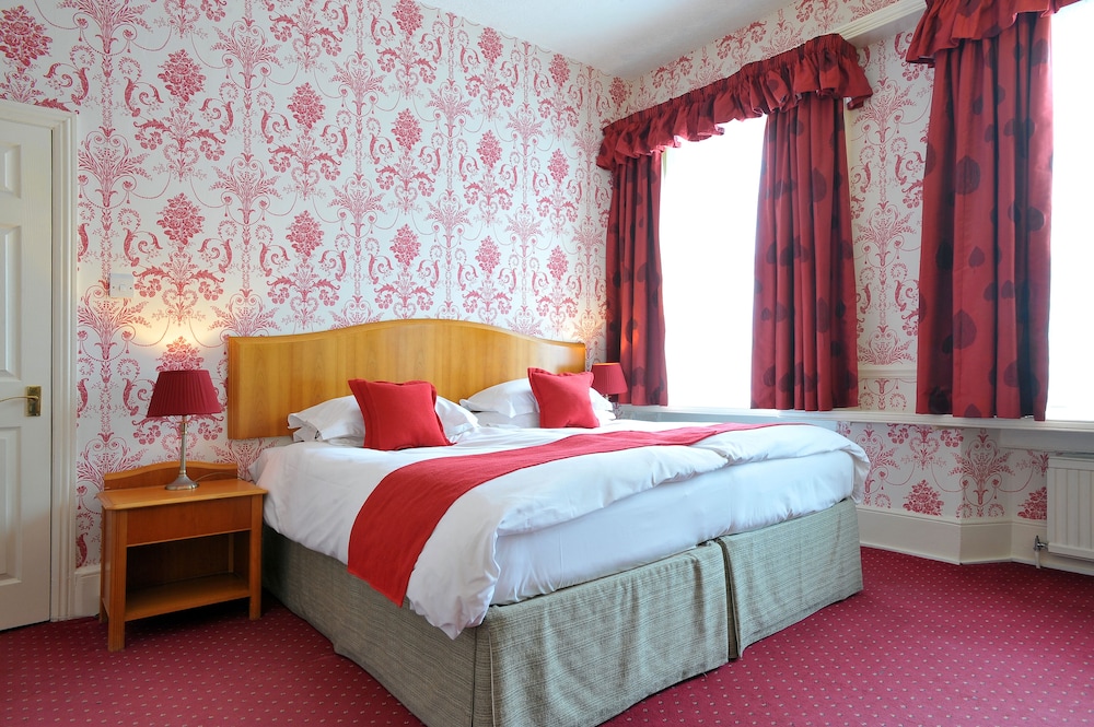 The Royal Hotel 11/68
