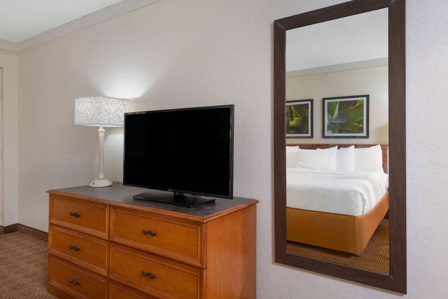 La Quinta Inn by Wyndham Deerfield Beach I-95 at Hillsboro E 9/34