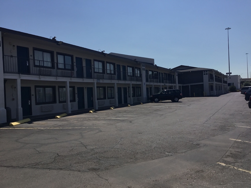 Motel6 El Paso, TX - West 61/66