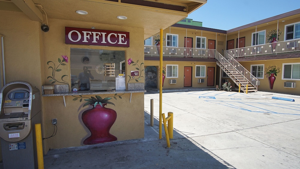 Rosa Bell Motel - Los Angeles 15/26