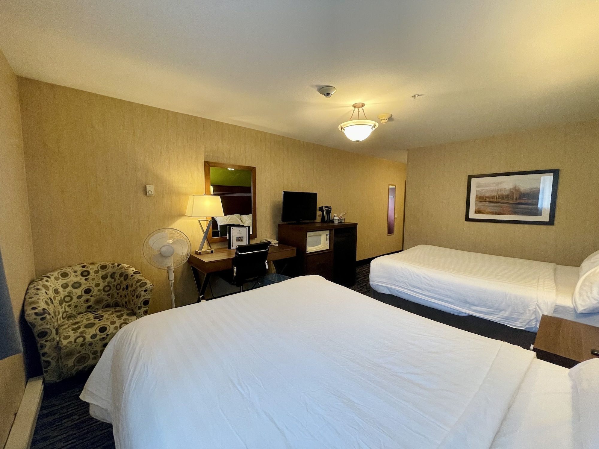 Economy, Basement, 2 Queen Beds, No Patio 5/10