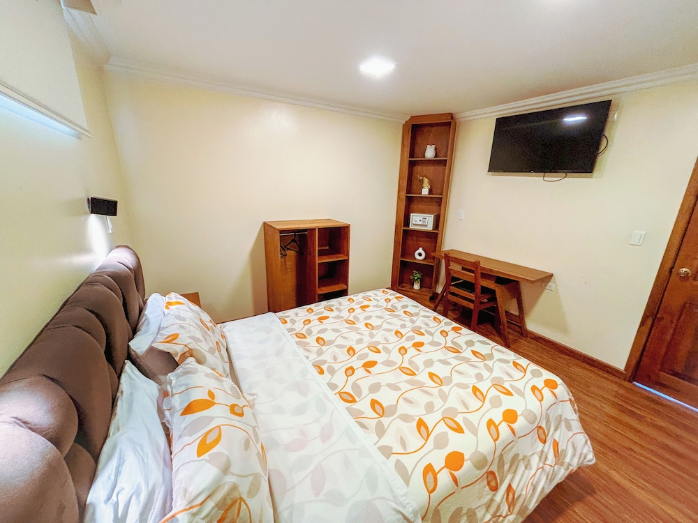 JUNIOR SUITE, QUEEN BED