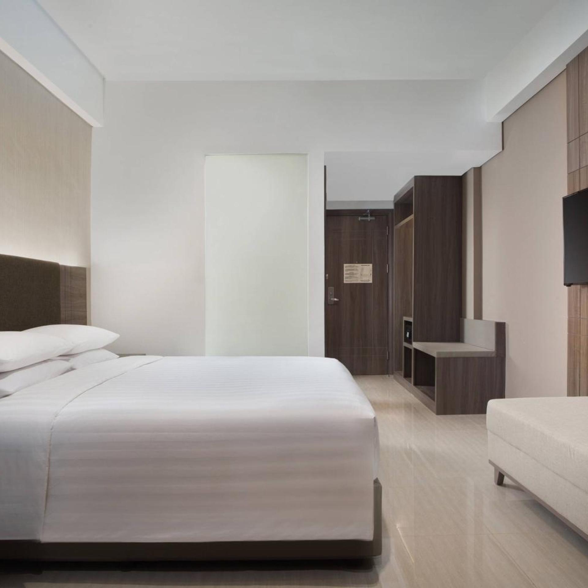 Deluxe, King Bed, Pool Terrace