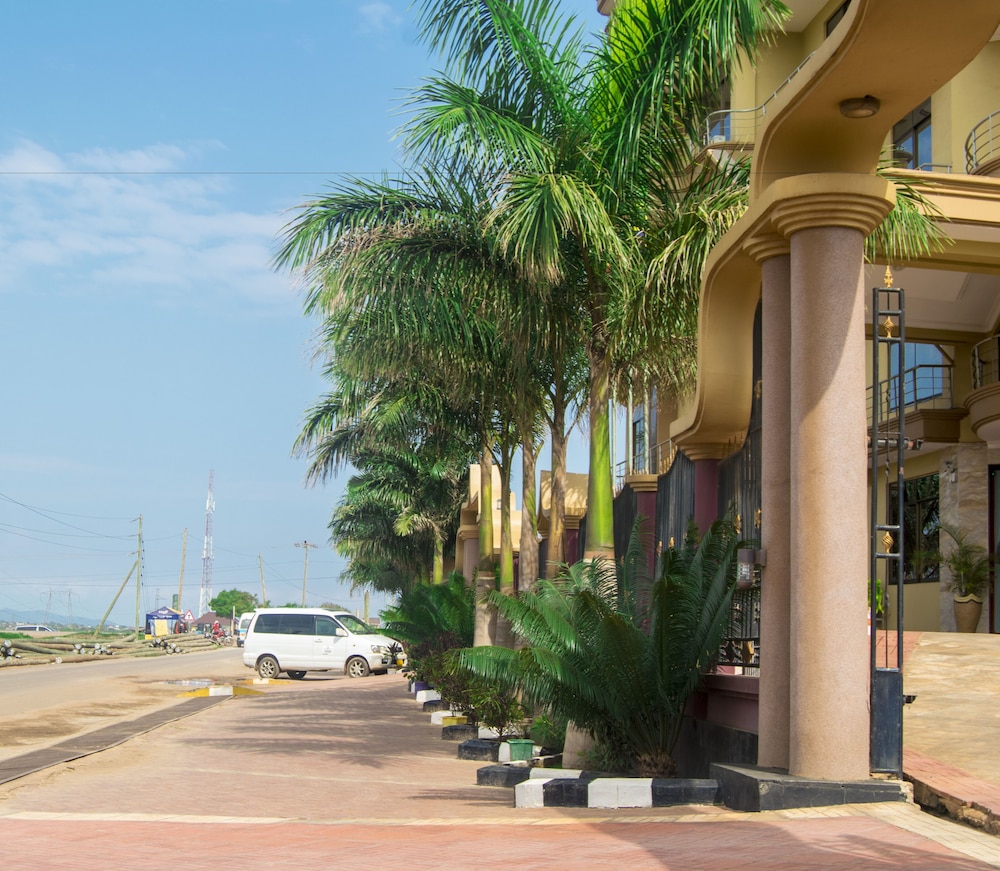 Flomi Hotel 18/19