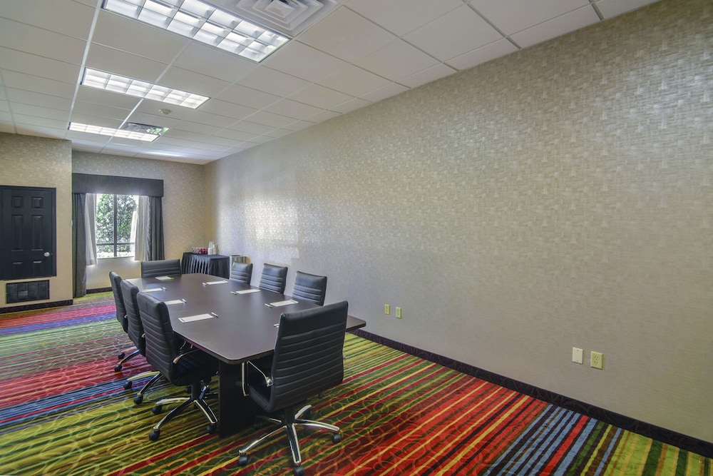 Holiday Inn Arlington Ne Rangers Ballpark 54/69