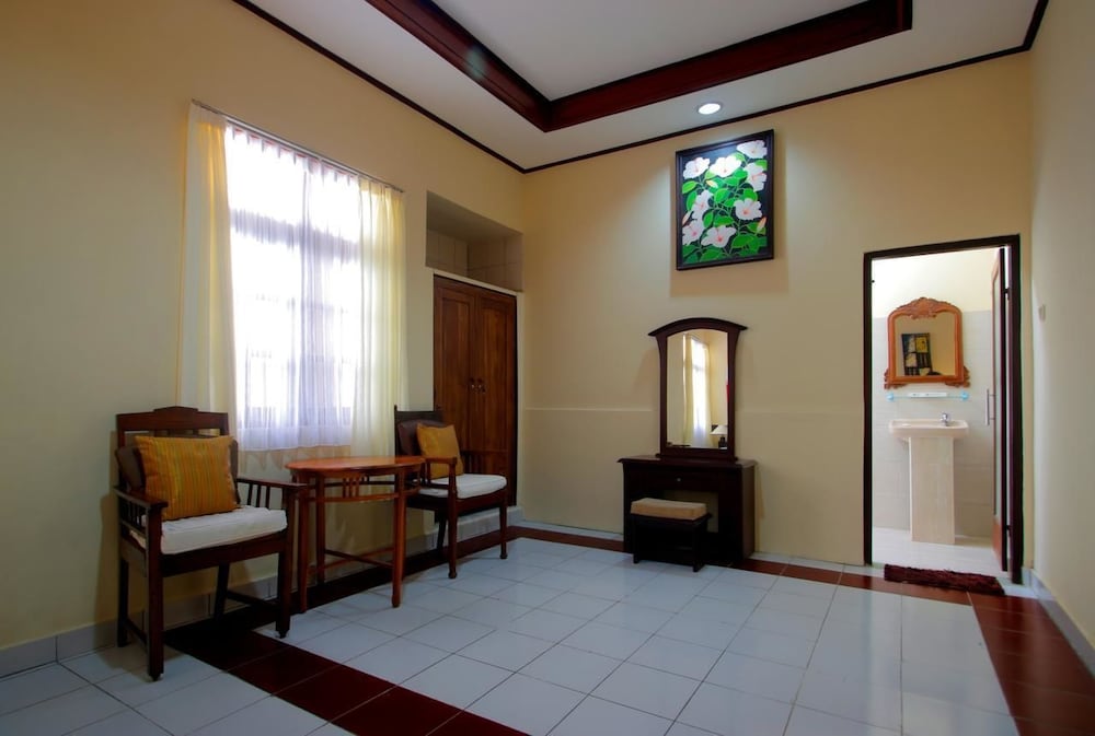 Hotel Jati And Home Stay 53/71