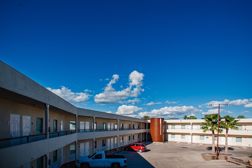 American Inn Hotel Suites Delicias 2/38