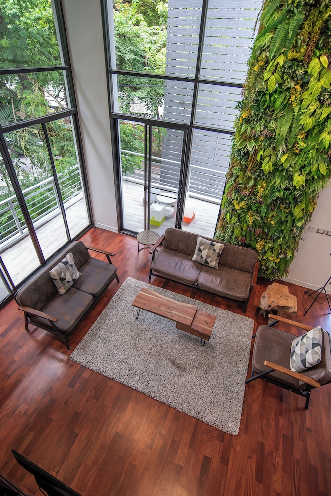 Benviar Tonson Residence 25/50