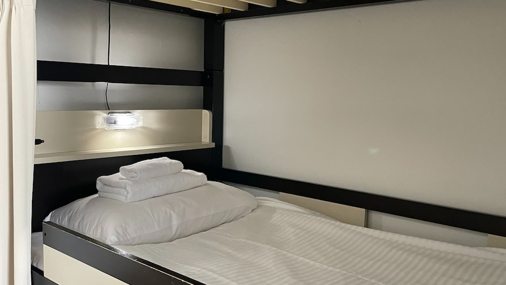 4 Bedrooms, Female Dorm, Female Only, Shared Bathroom