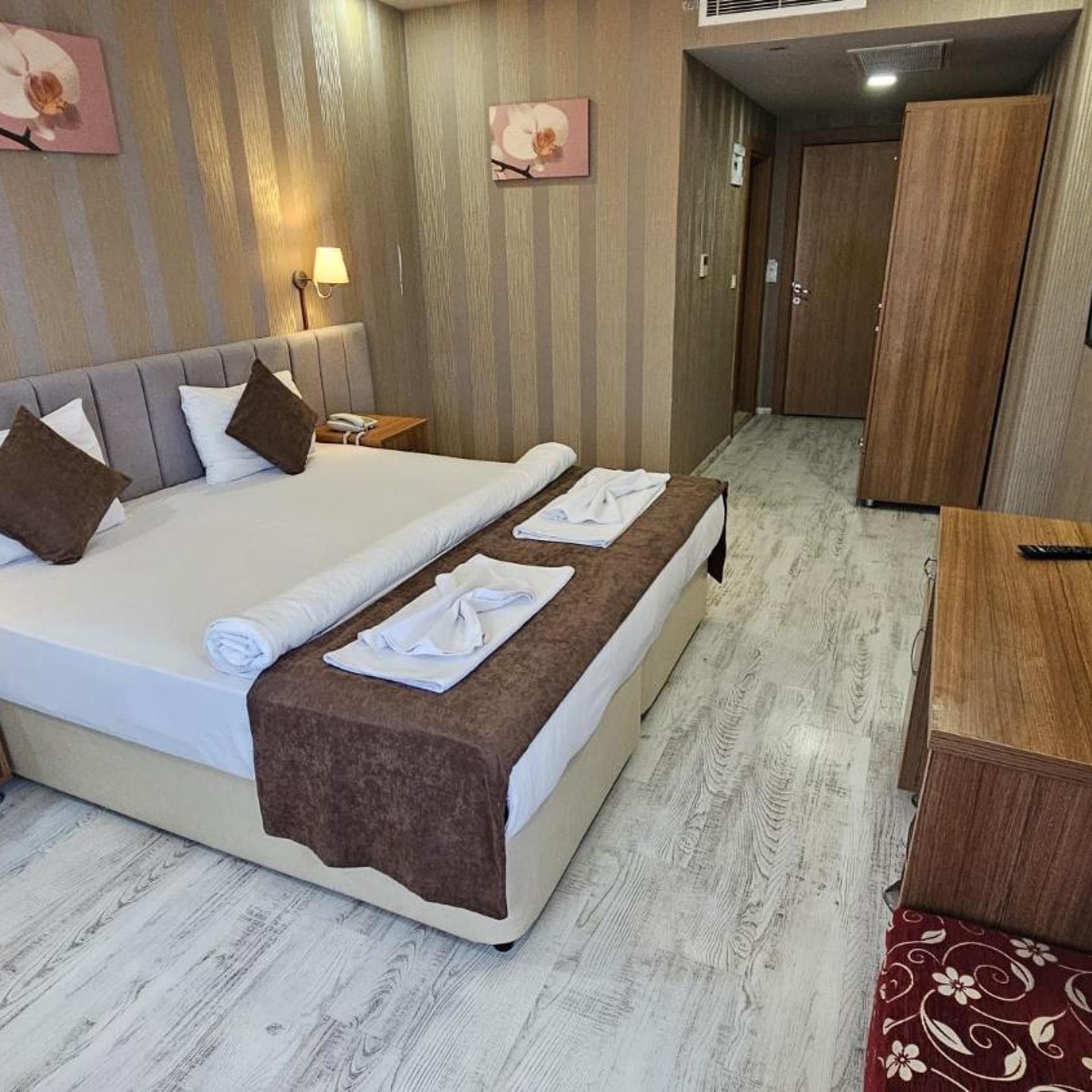 Deluxe, Double Bed, Side Sea View