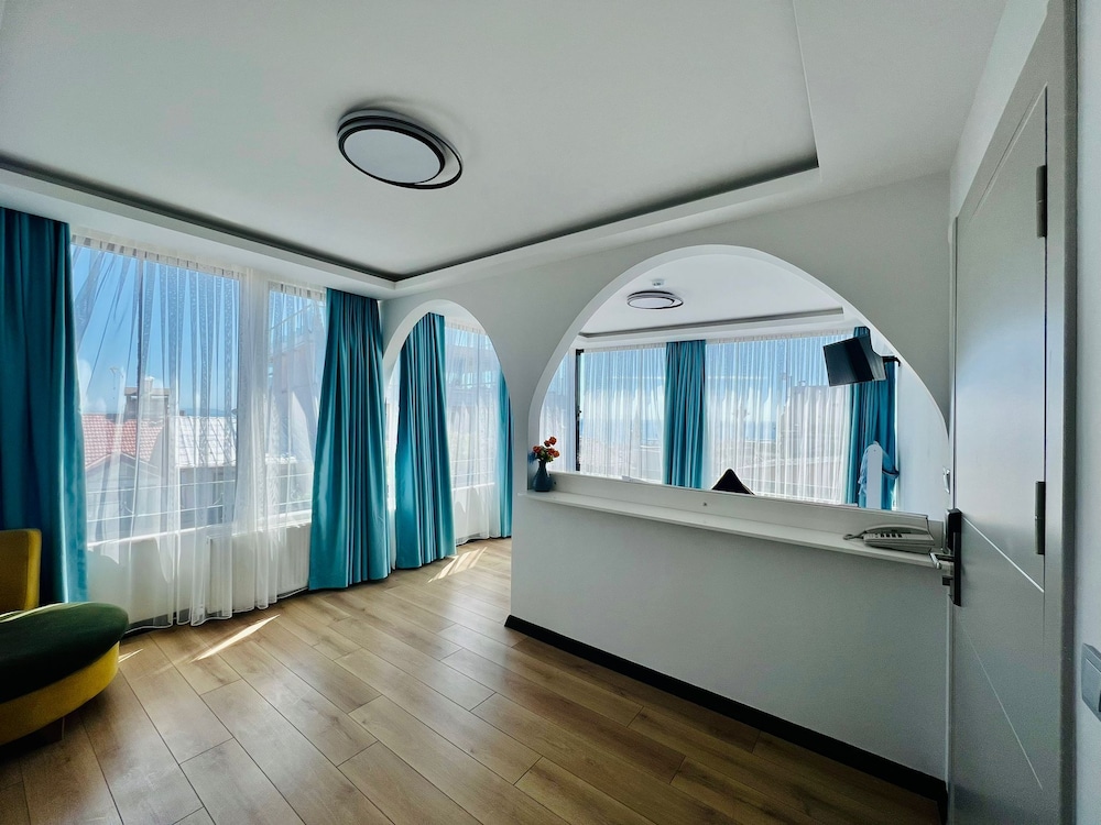 Apex Hotel 41/64