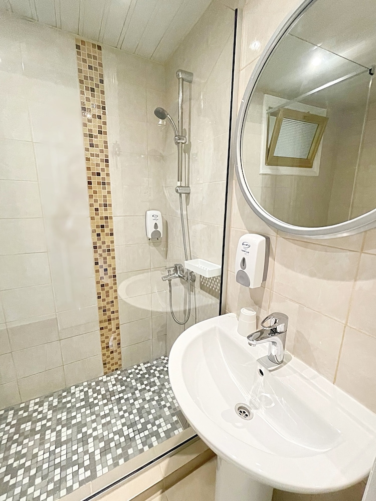 Antonis G Hotel Apartments 47/50