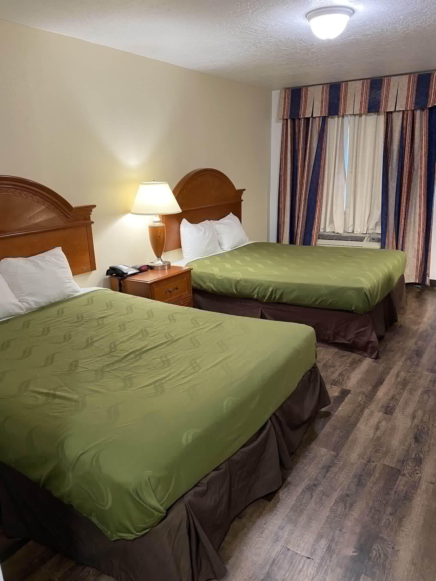 STANDARD, 2 QUEEN BEDS