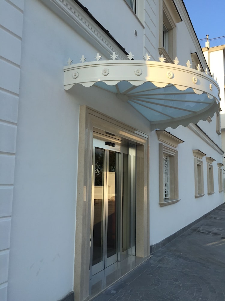 Grand Hotel Royal 2/48