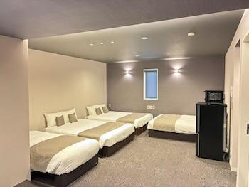 Grand, G, Single Bed, 3 Double Beds