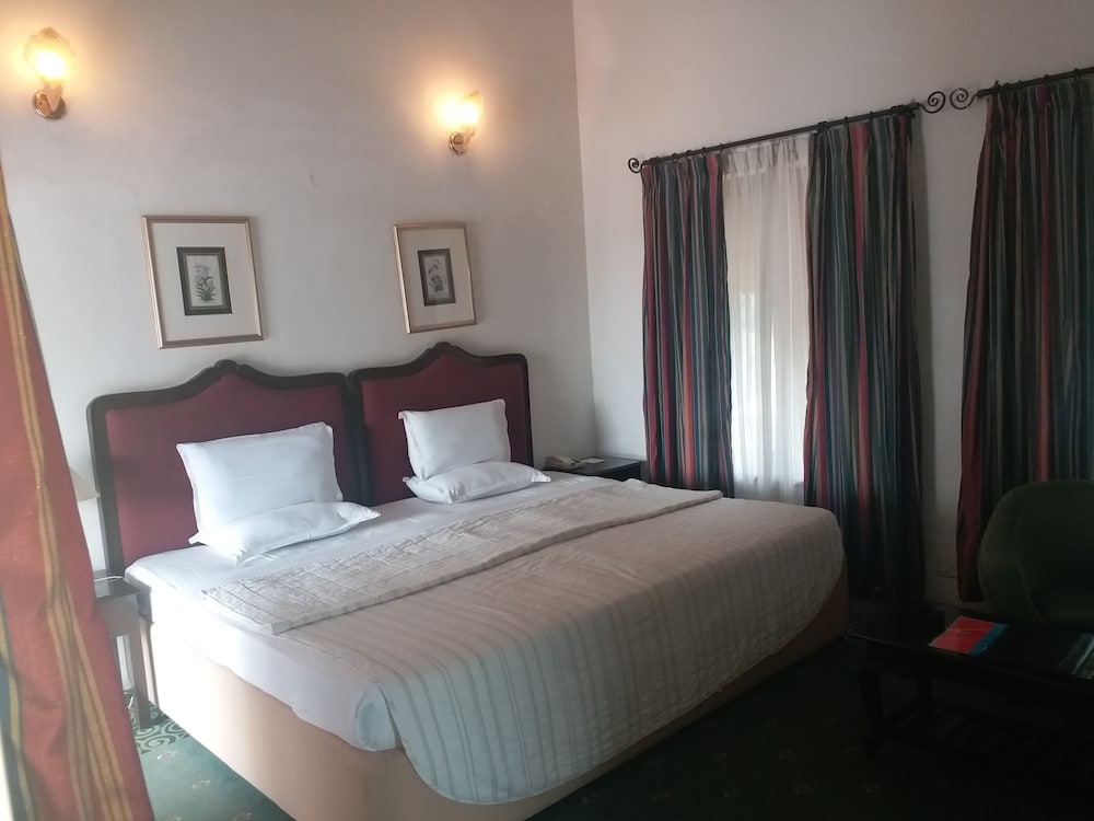 DELUXE, DOUBLE BED