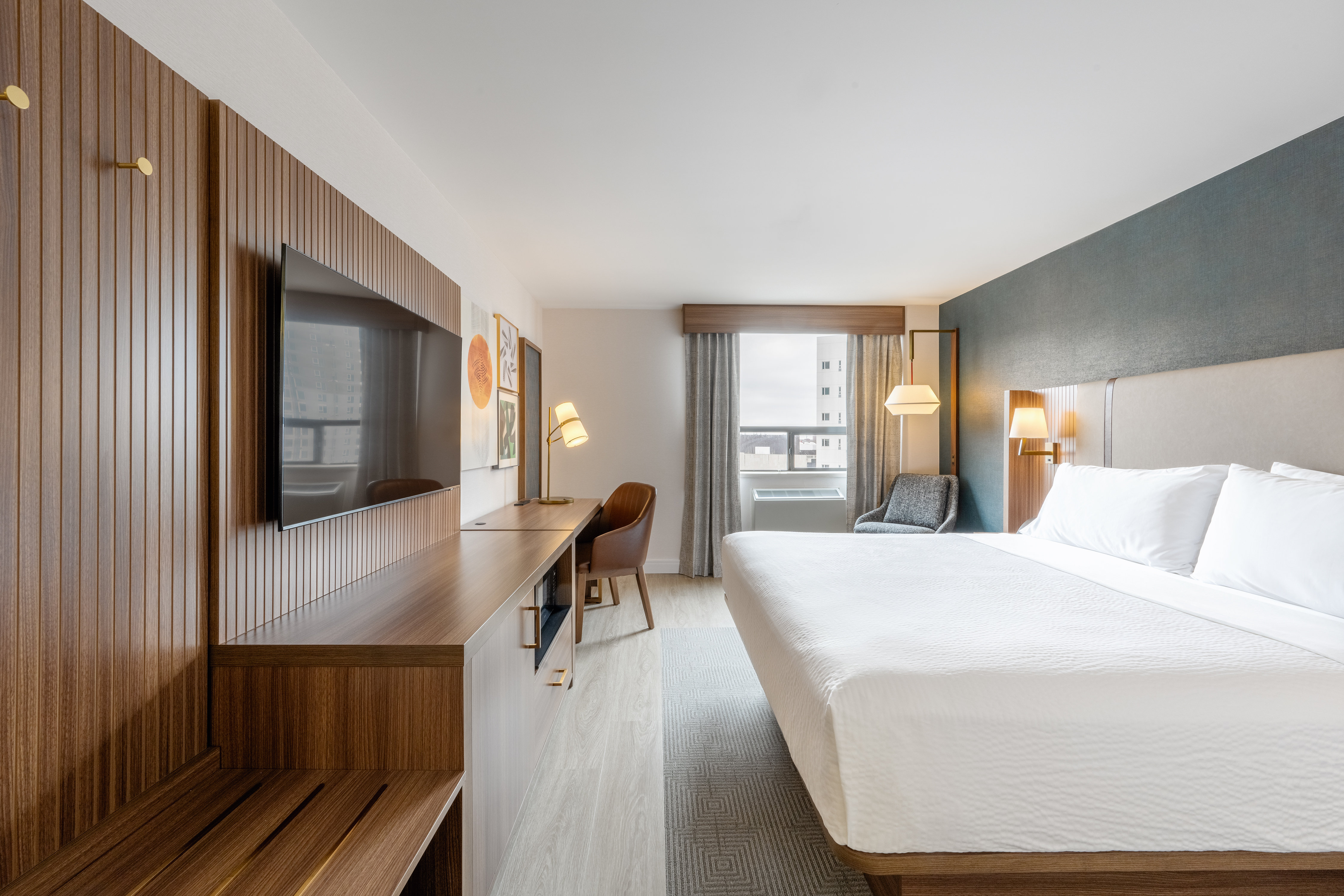 Leisure, King Bed