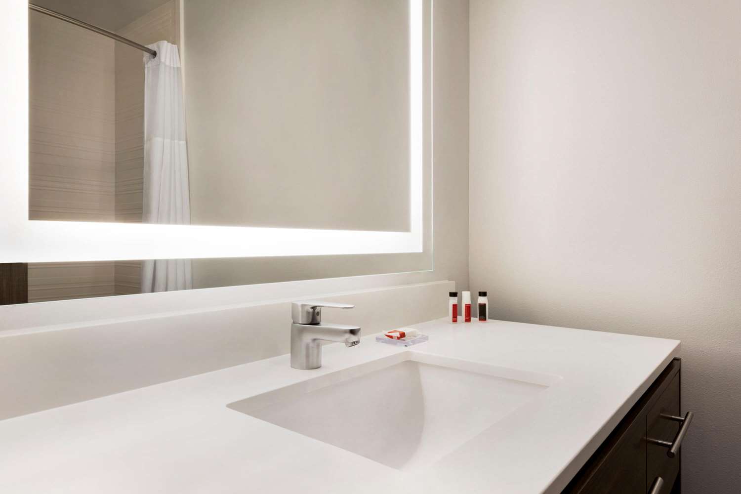 Days Inn & Suites By Wyndham Beaumont West / I-10 & Walden 44/47