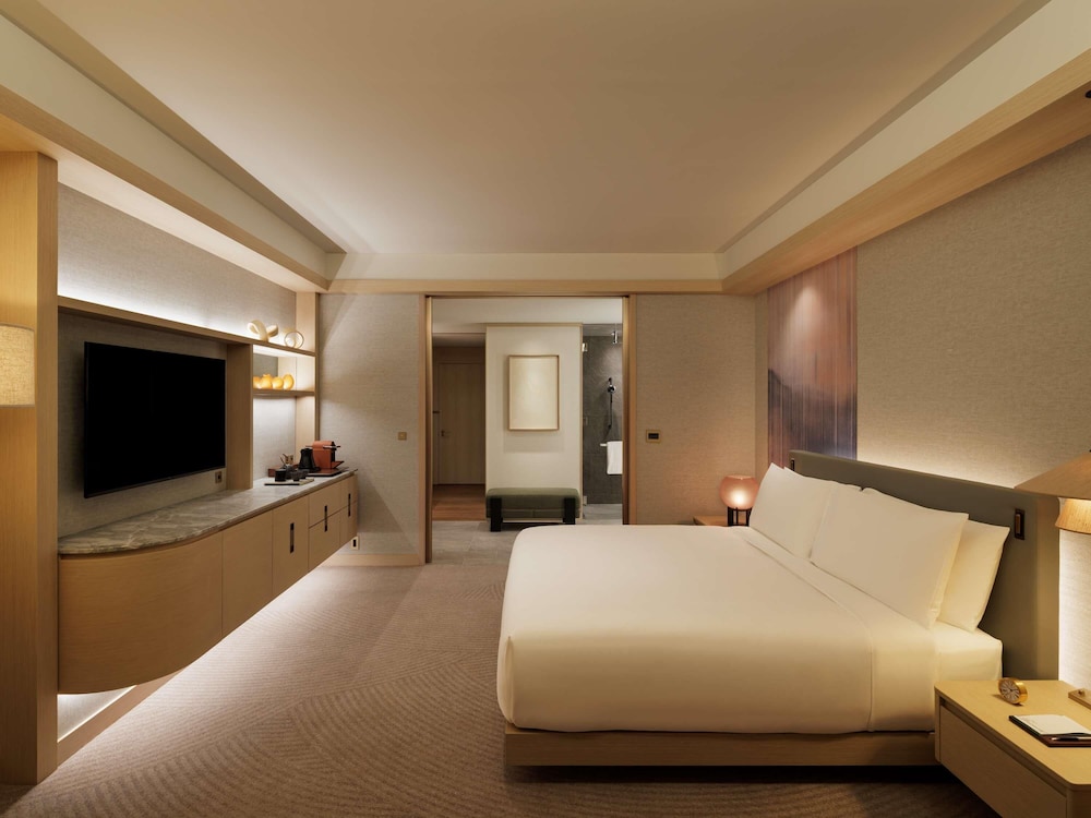 FAIRMONT, KING BED, BAY VIEW