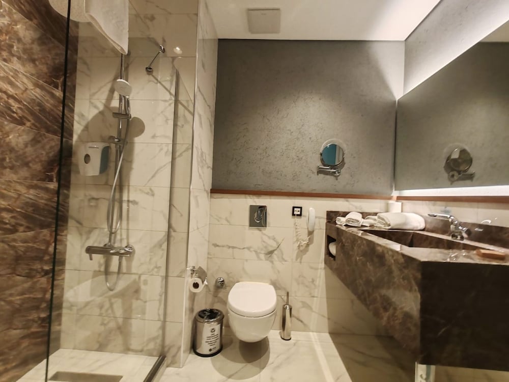 جناح ركني بسرير كينج، ISG Airport Hotel 3/5