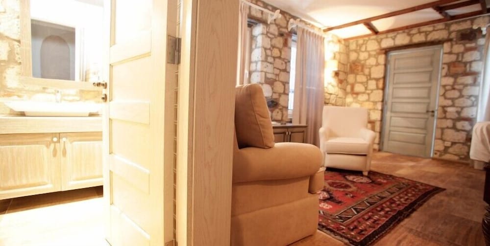 Igdeli Han Suit Otel Alacati 33/50